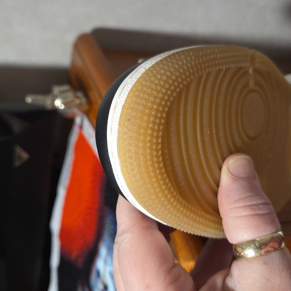 New In Box Air Jordan 1 Retro High OG Black and Gold Men's And Women Shoes - Picture 11 of 11